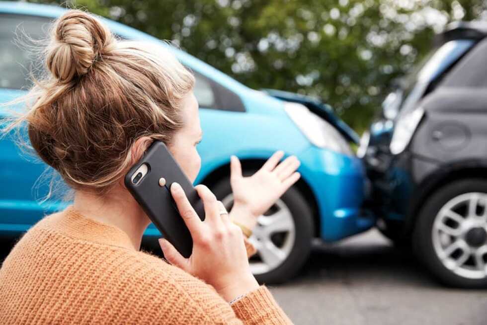 Woman speaking to someone on the phone